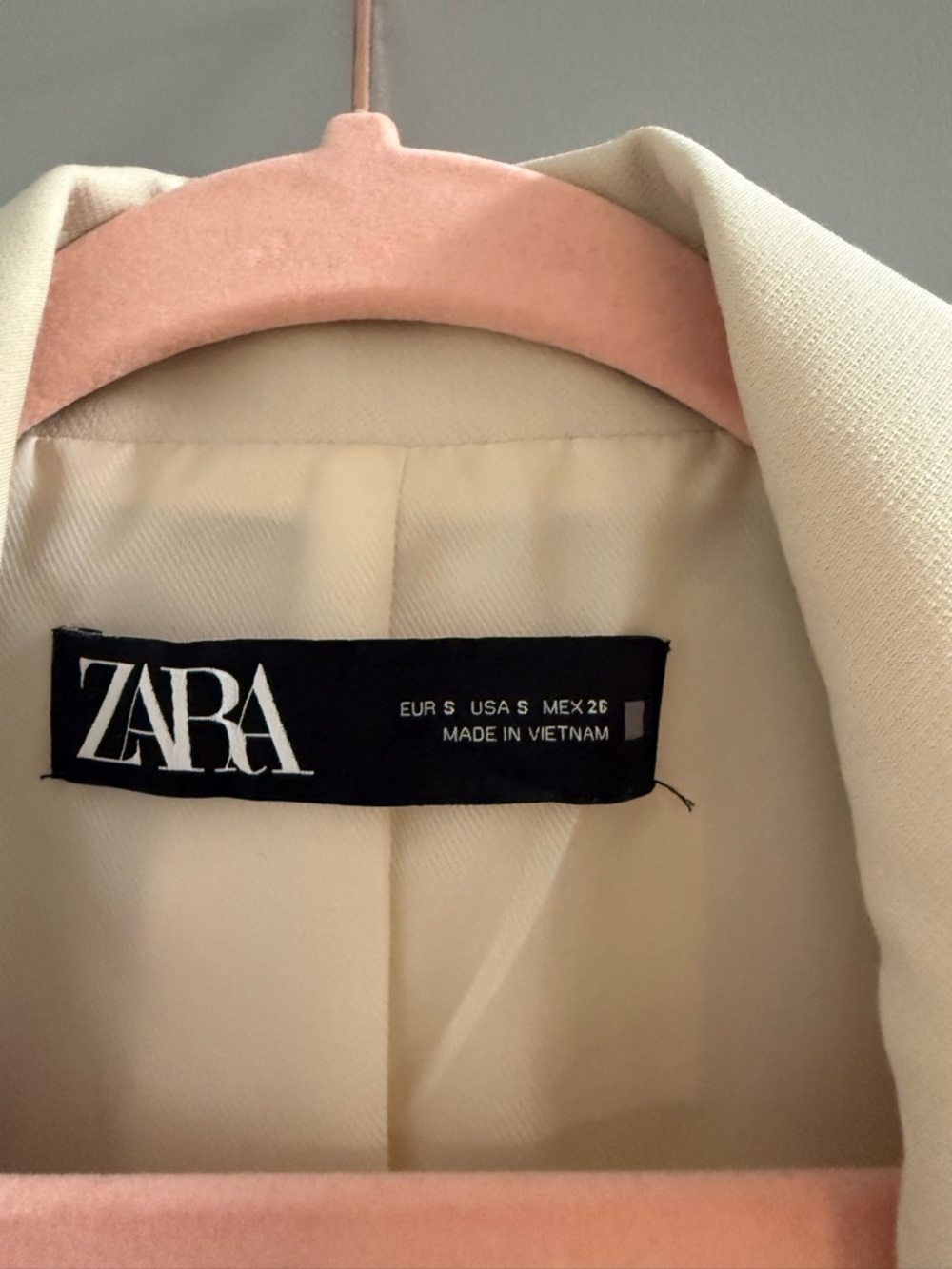 ZARA Ivory Single-Button Tailored Blazer - Picture 2 of 3